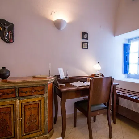 Hotel Lithies Traditional Homes