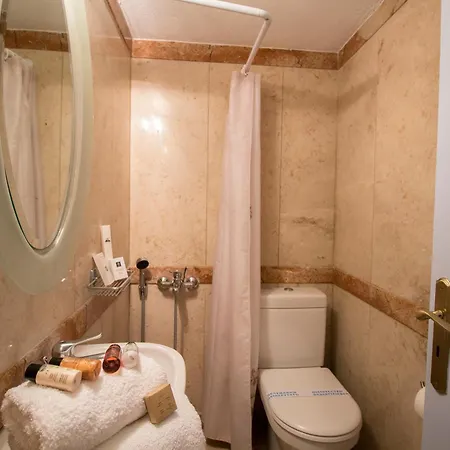 Lithies Traditional Homes 5* 피로스테파니