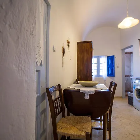 Lithies Traditional Homes فندق