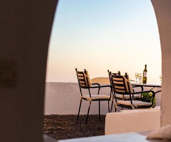 Lithies Traditional Homes فندق