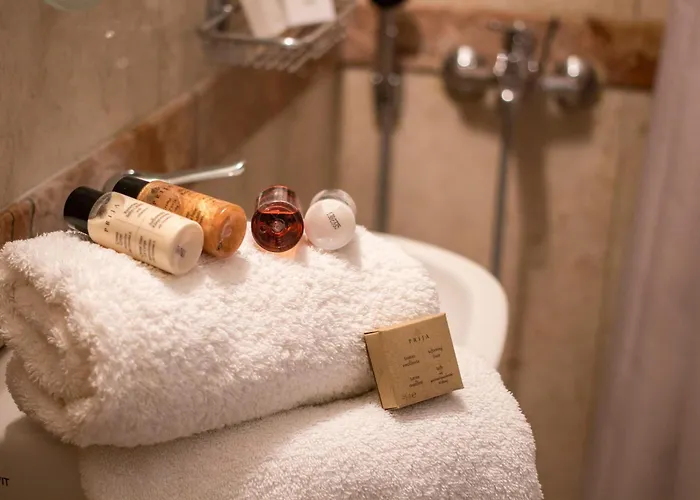 فندق Lithies Traditional Homes